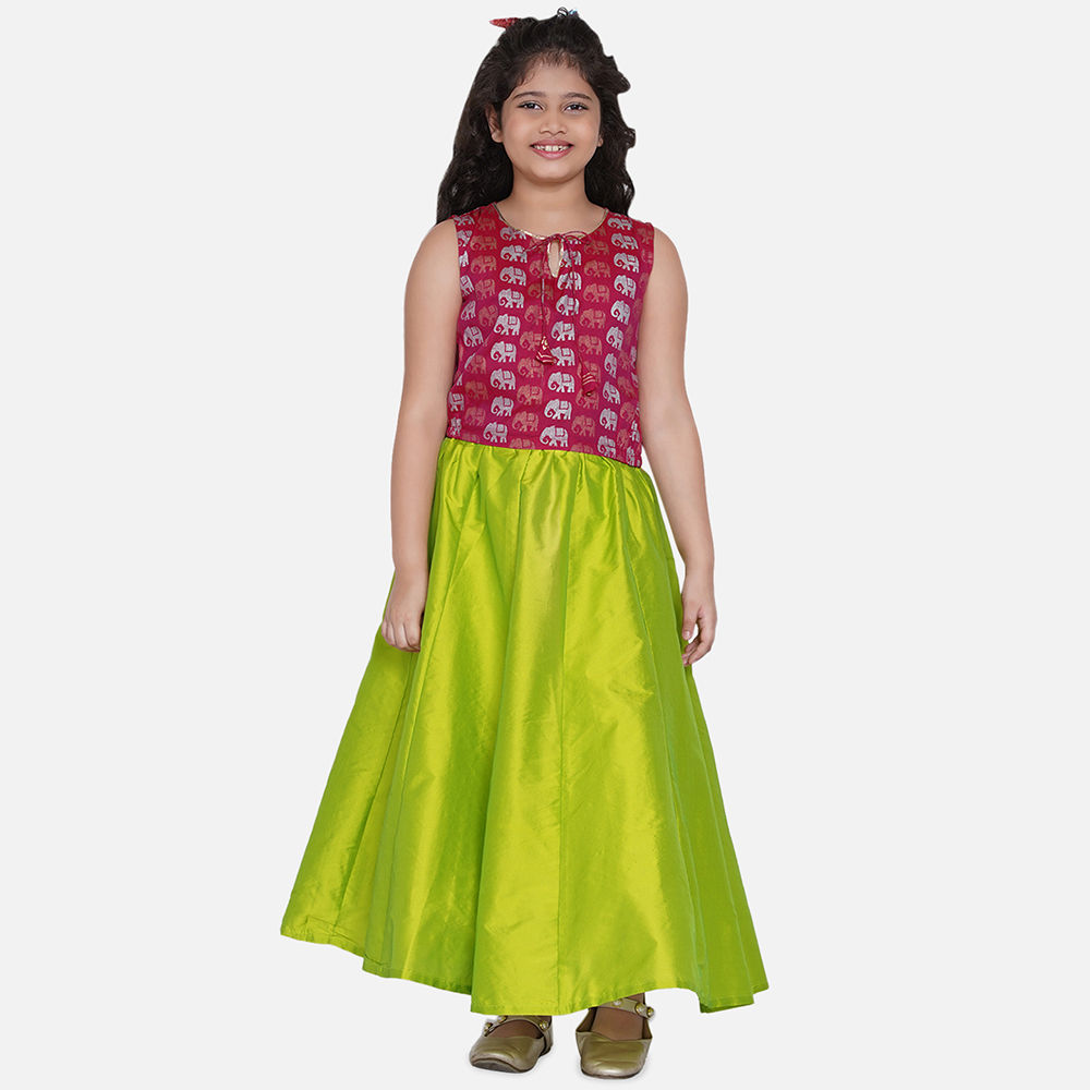 

features material 100 silk the actual product may differ slightly