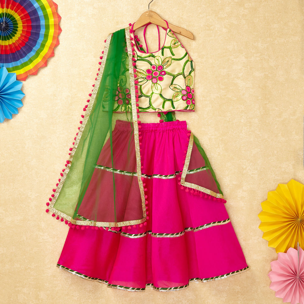 

features material 100 silk the actual product may differ slightly