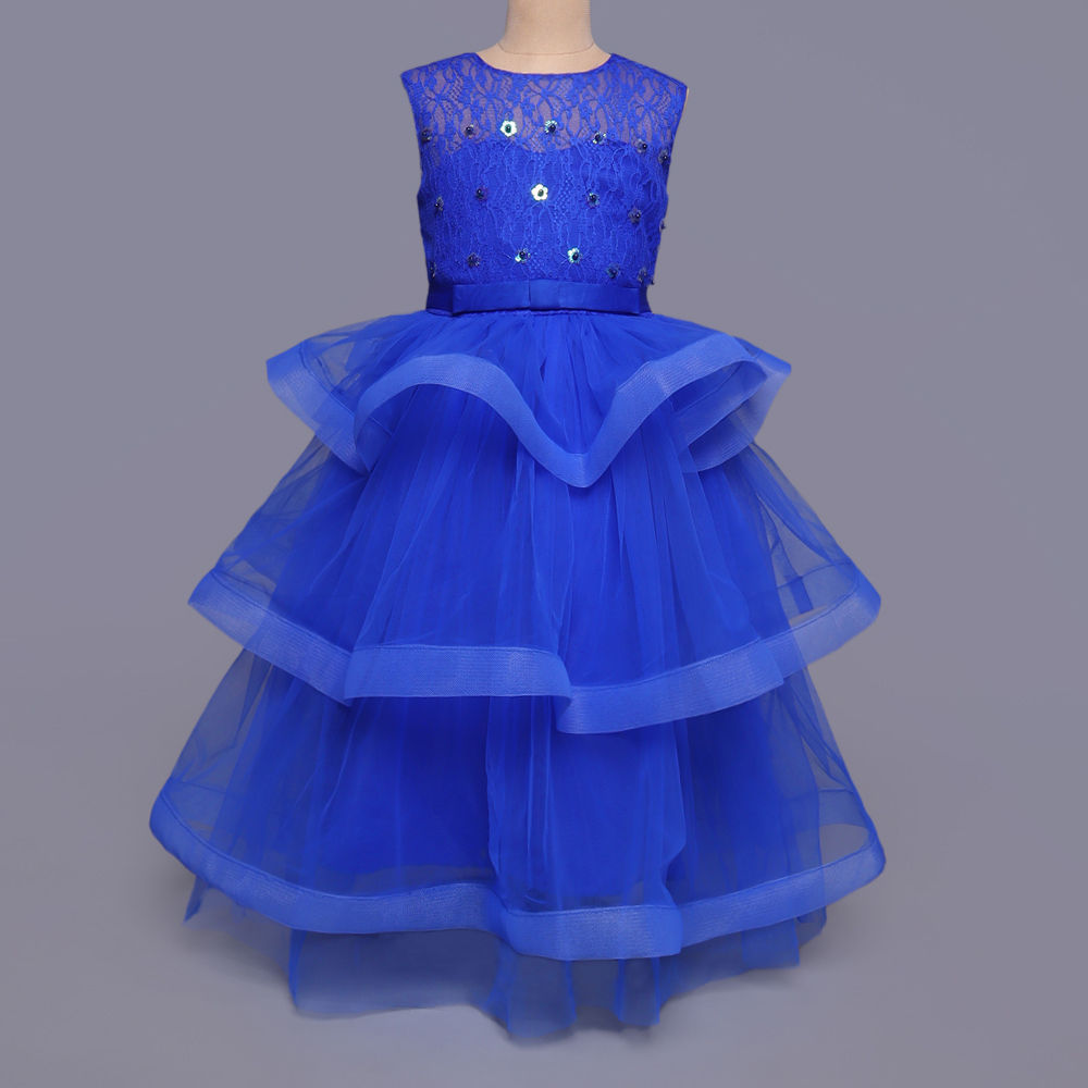 

features material satin 100 polyester net 100 nylon lining 100