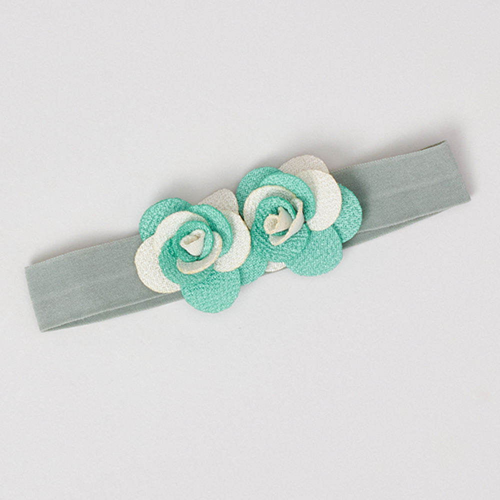 

these are simple yet fashionable beautiful hair accessories which are