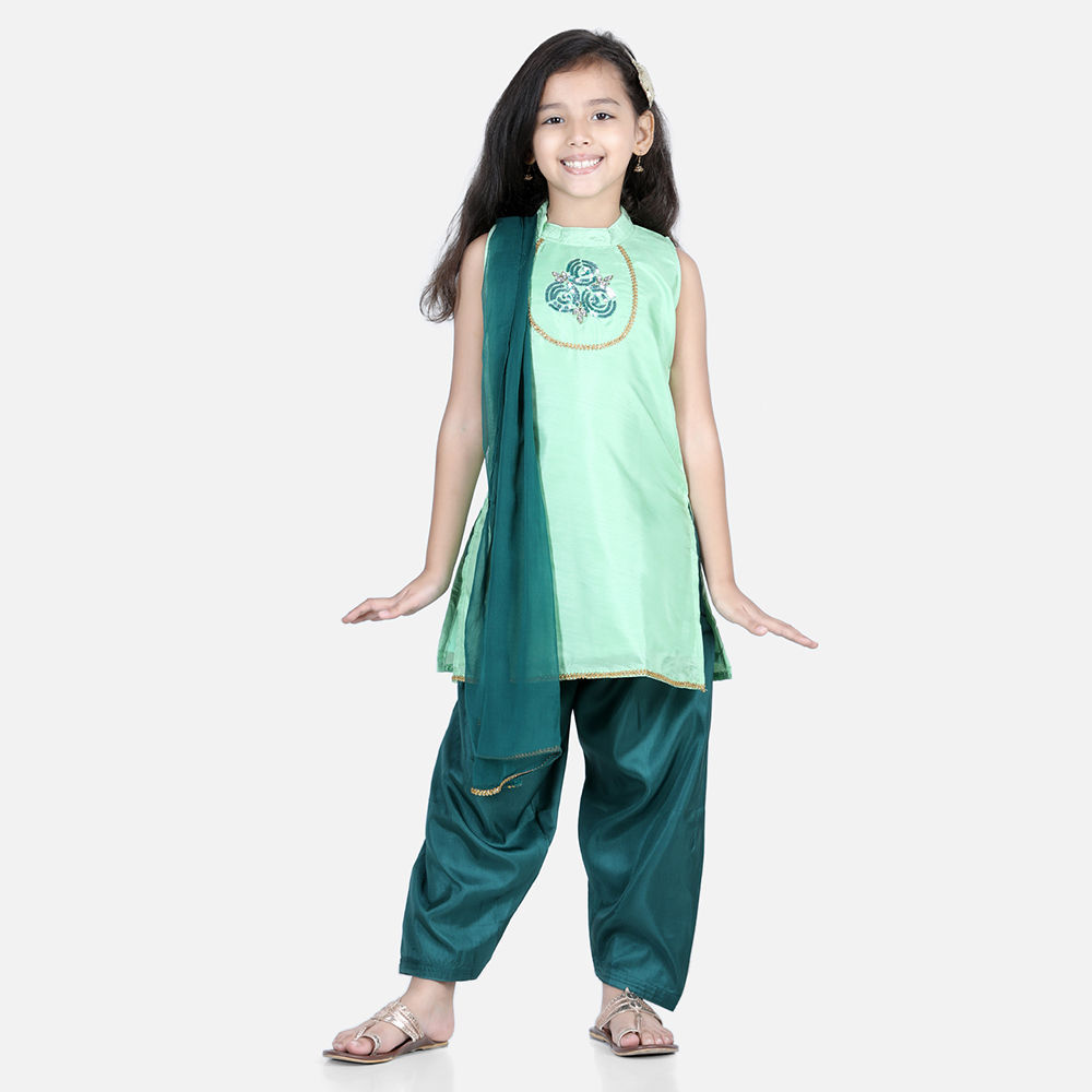 

features material silk blend the actual product may differ slightly