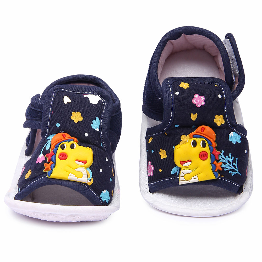 

features upper material cotton sole material padded insole material cotton