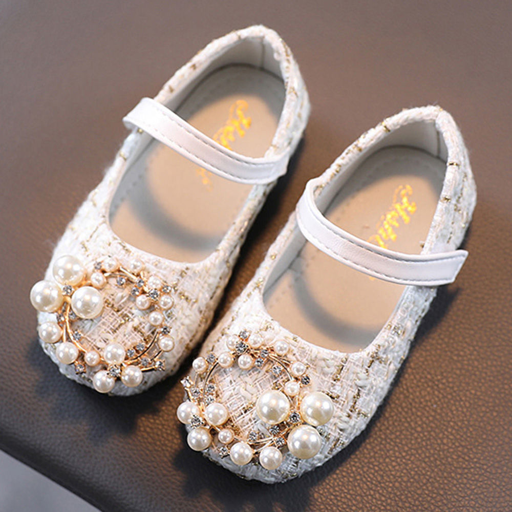 

features upper material 95 tpr 5 pu sole material 95