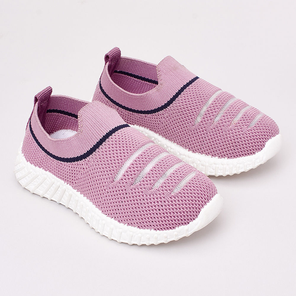 

features upper material flyknit recycled polyester memory foam sole material