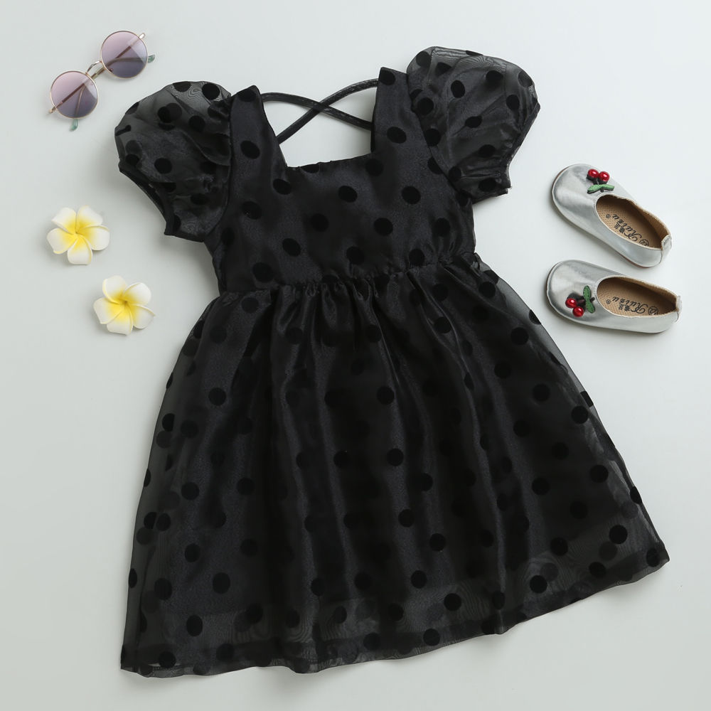 

features material 100 polyester the actual product may differ slightly