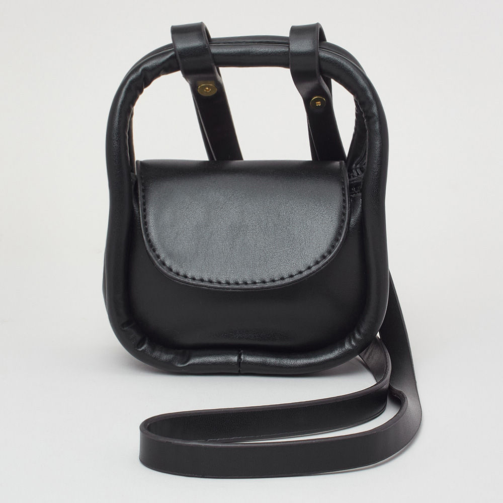 

smart crossbosy bag with stylish handles