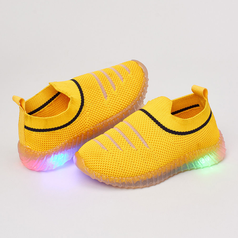

features upper material flyknit recycled polyester memory foam sole material