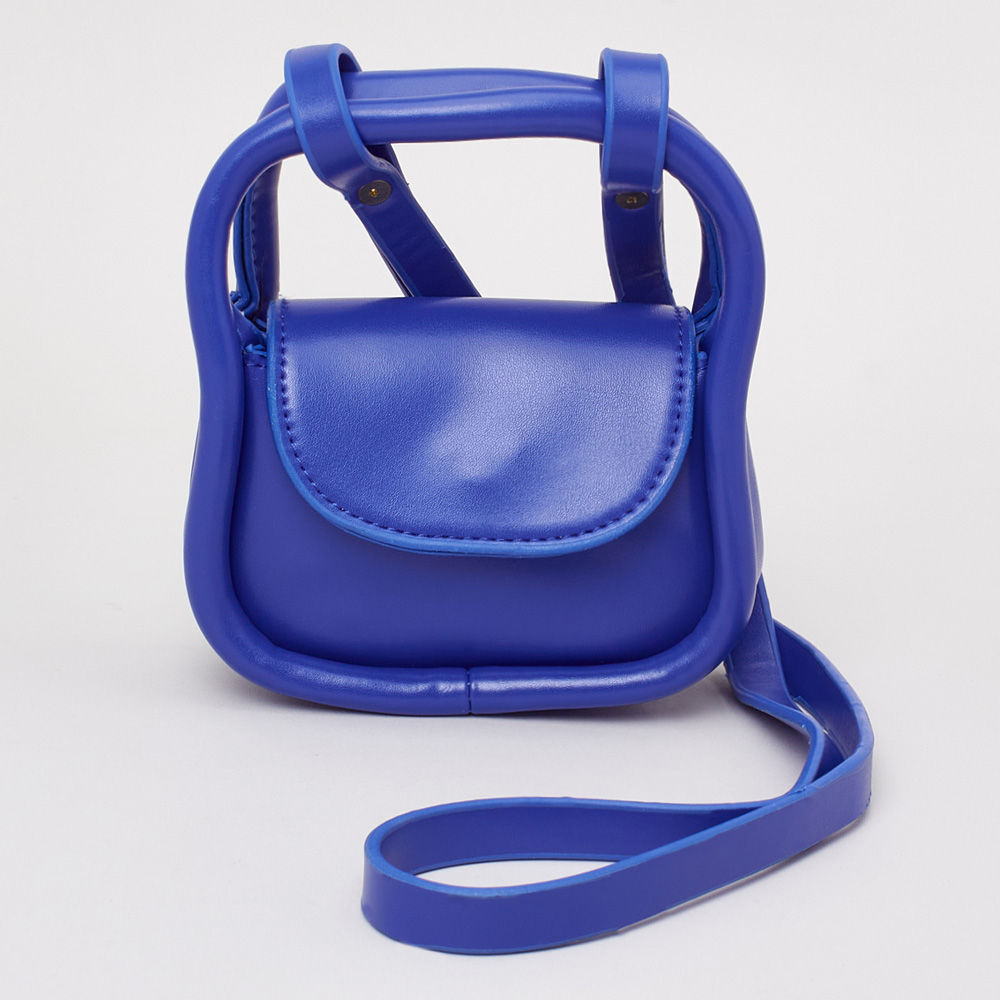 

smart crossbosy bag with stylish handles