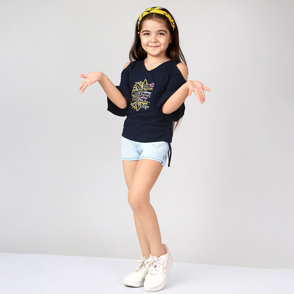 

features top material 50 cotton 50 polyester bottom material 100