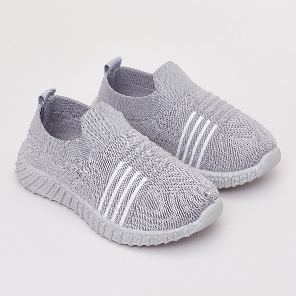 

features upper material flyknit recycled polyester memory foam sole material