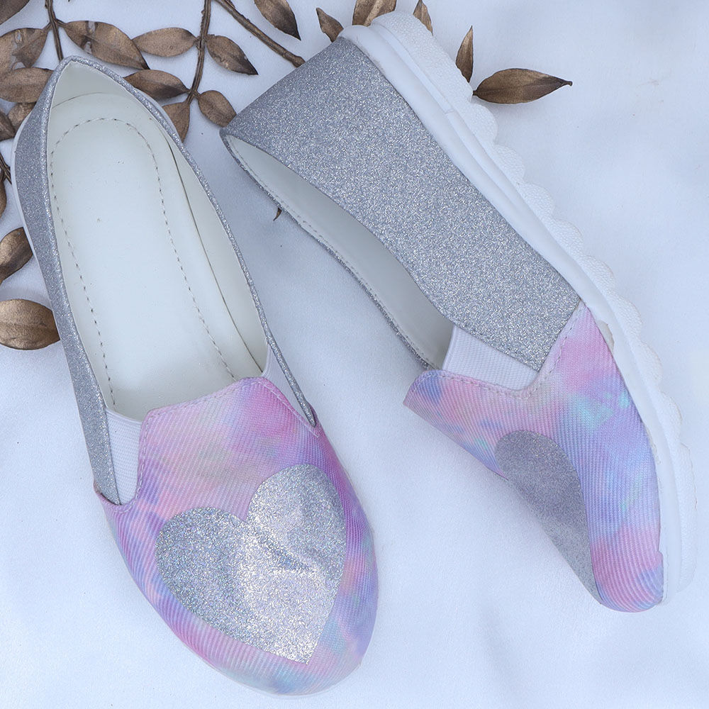

features upper material 100 synthetic sole material 100 pvc the
