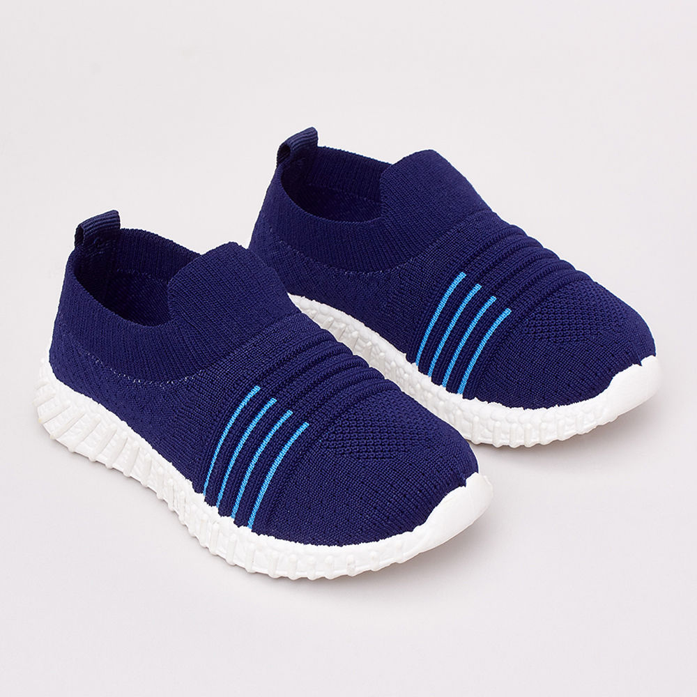 

features upper material flyknit recycled polyester memory foam sole material