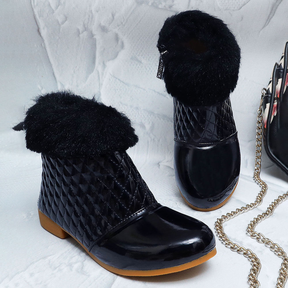 

features upper material synthetic sole material synthetic the actual product