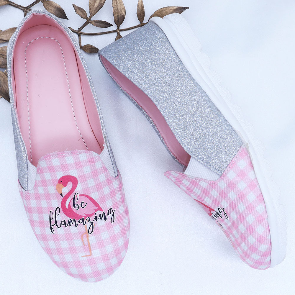 

features upper material 100 synthetic sole material 100 pvc the