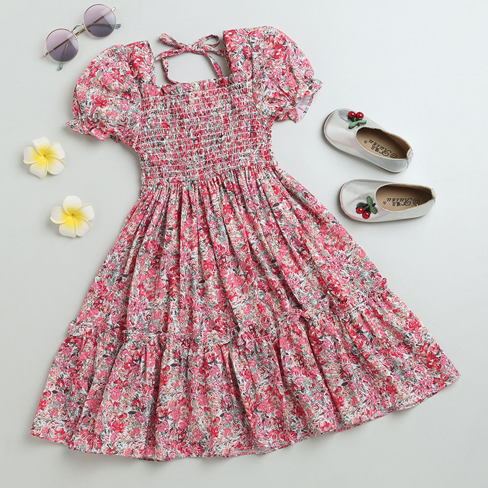 

features material 100 polyester the actual product may differ slightly