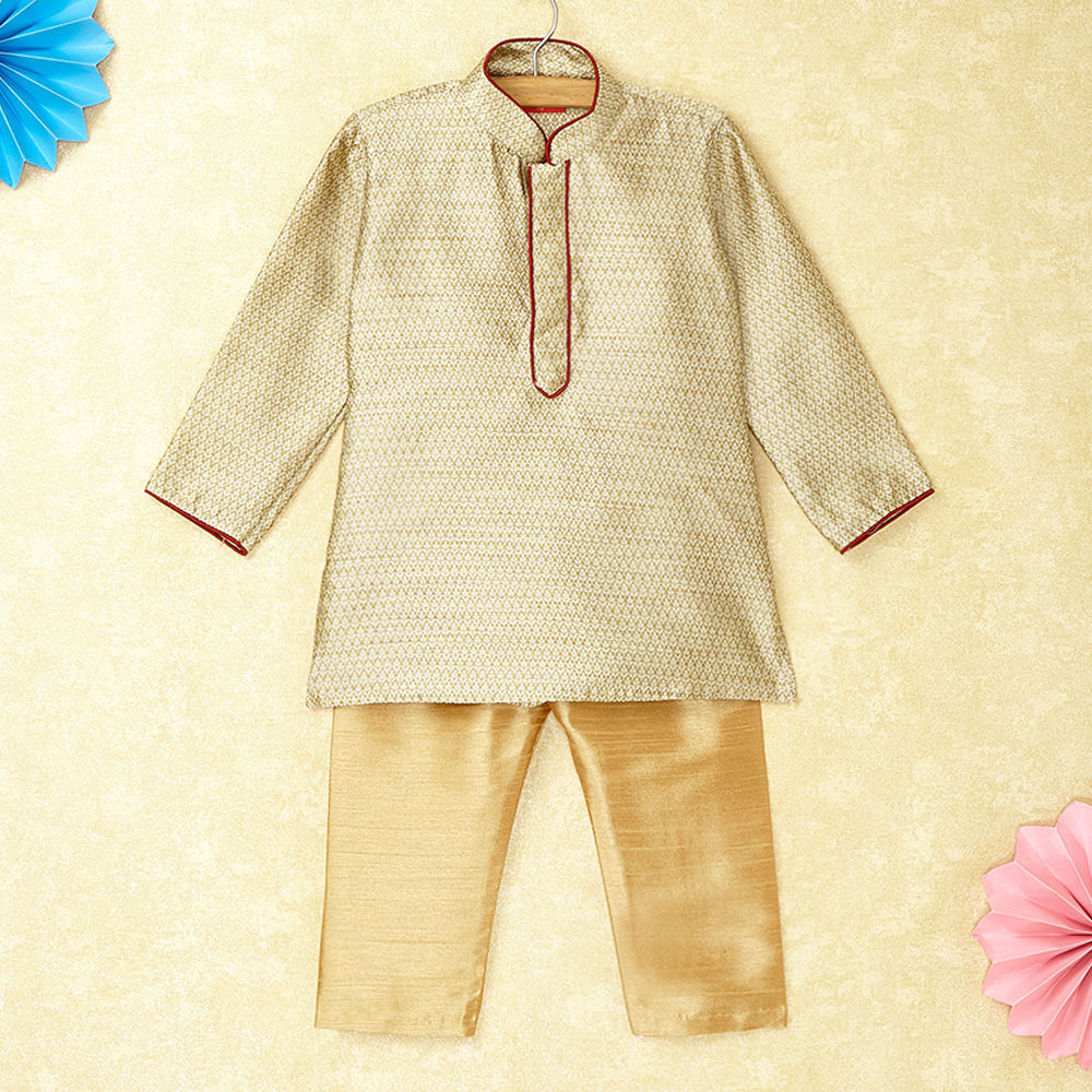 

features material 100 silk fit type slim the actual product