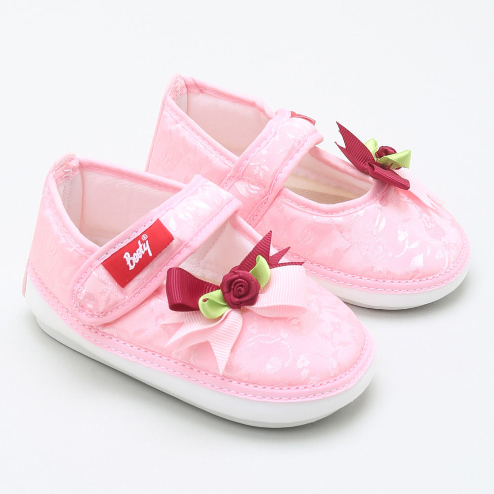 

features upper material 100 cloth sole material 100 padded the