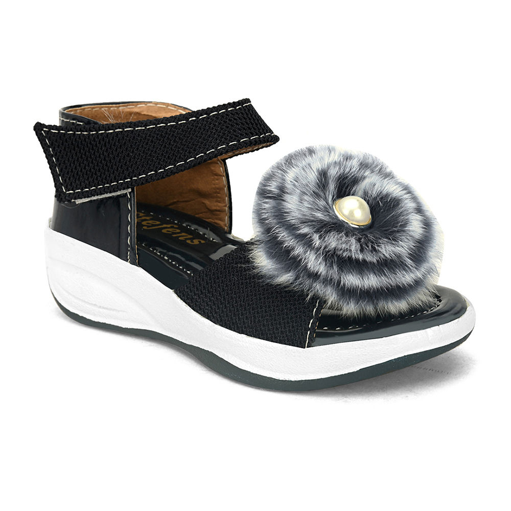 

features upper material 100 pvc sole material 100 synthetic the