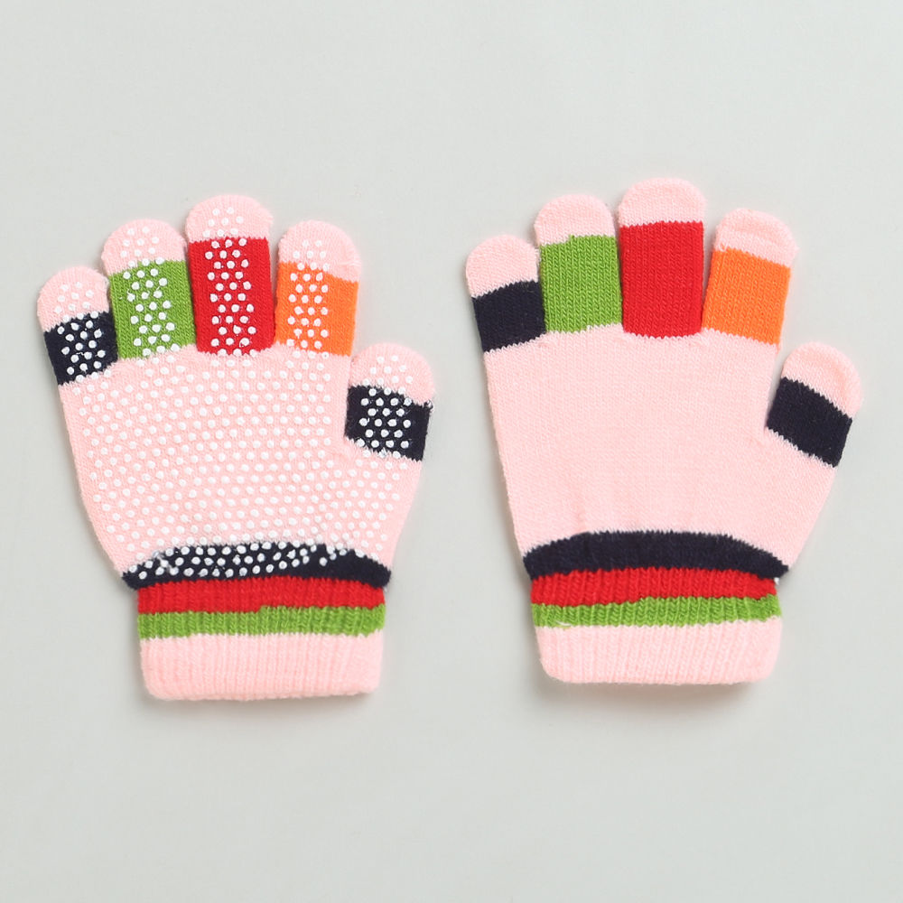 

features material 95 fleece and 5 fabric the actual product