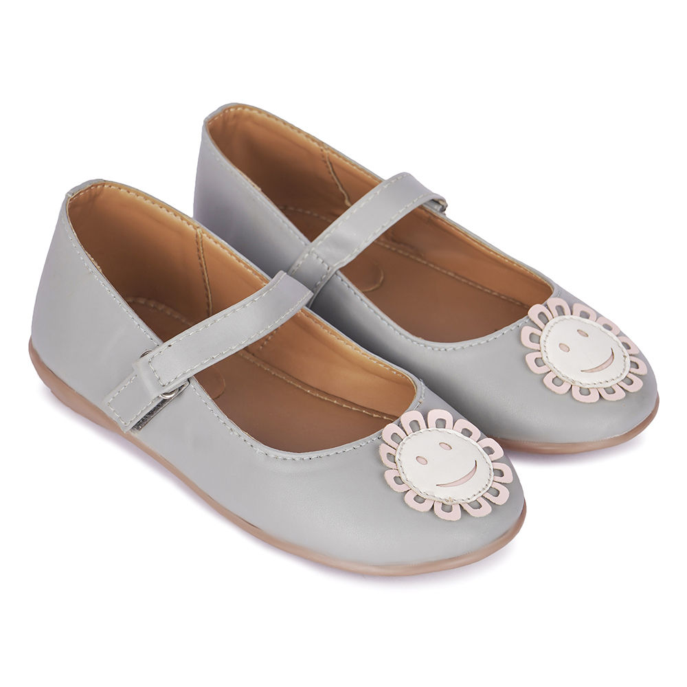 

features upper material 100 synthetic pu sole material 100 tpr