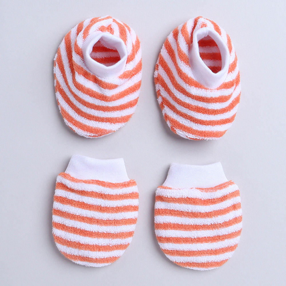 

soft gentle knitted cotton mittens set for the little one