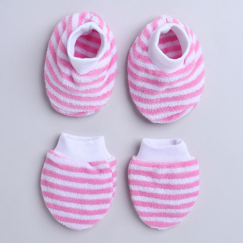 

soft gentle knitted cotton mittens set for the little one