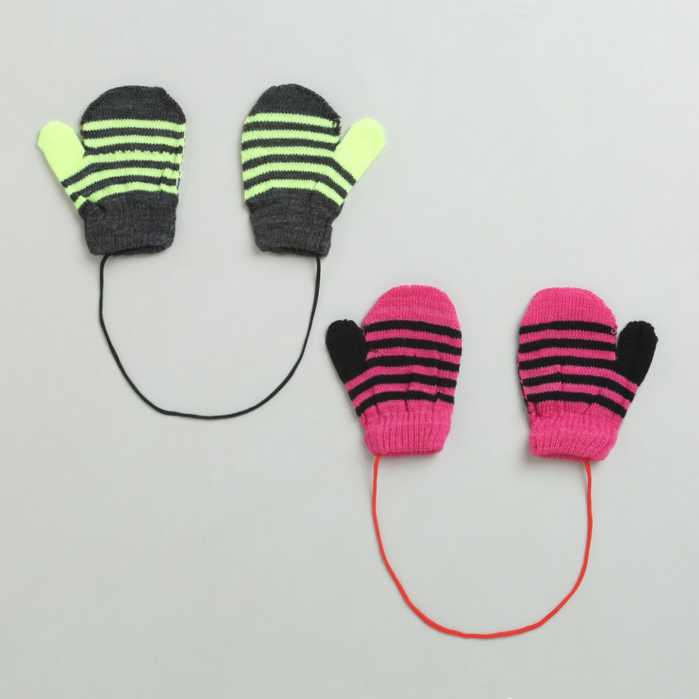 

features material 95 fleece and 5 fabric the actual product