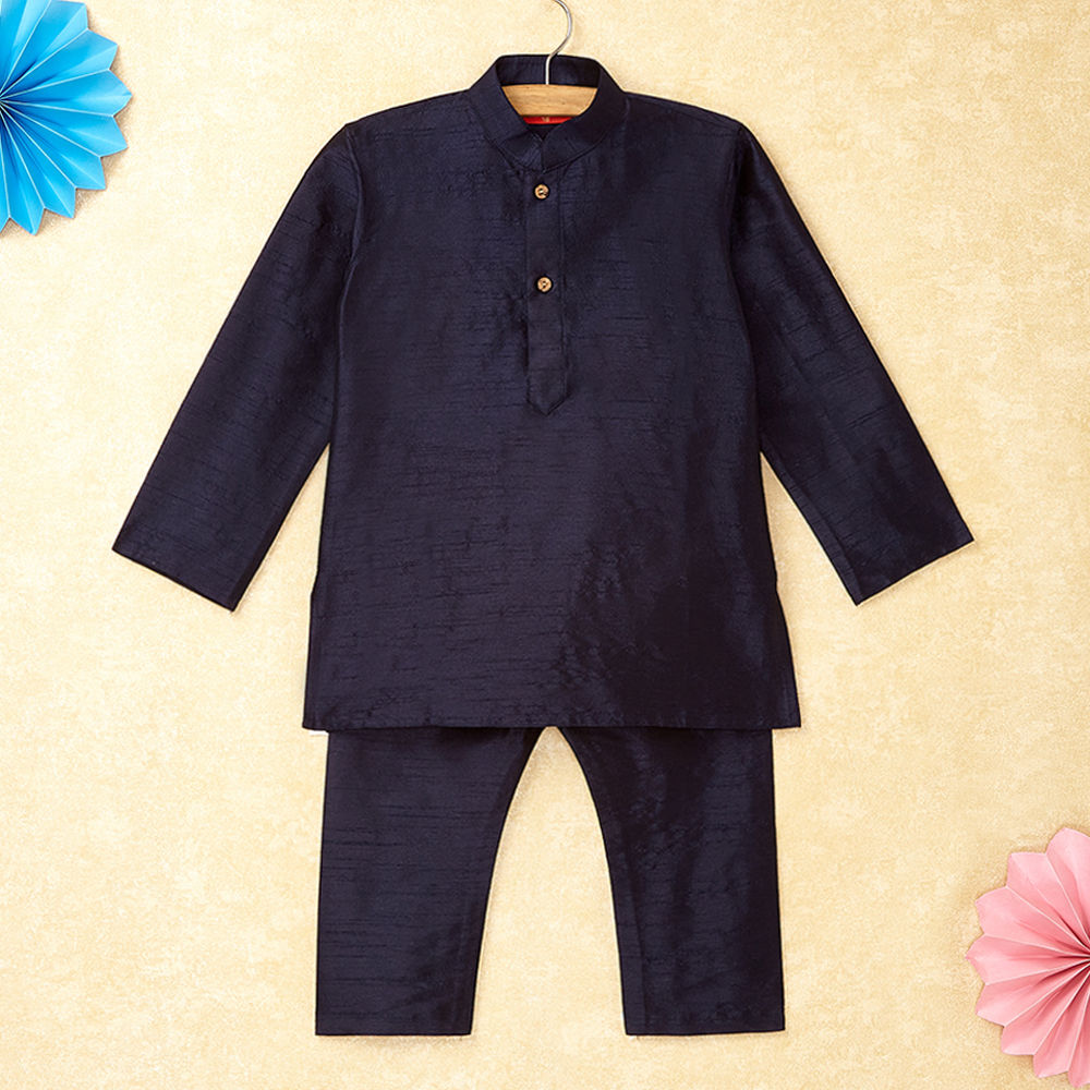 

features material 100 silk fit type slim the actual product