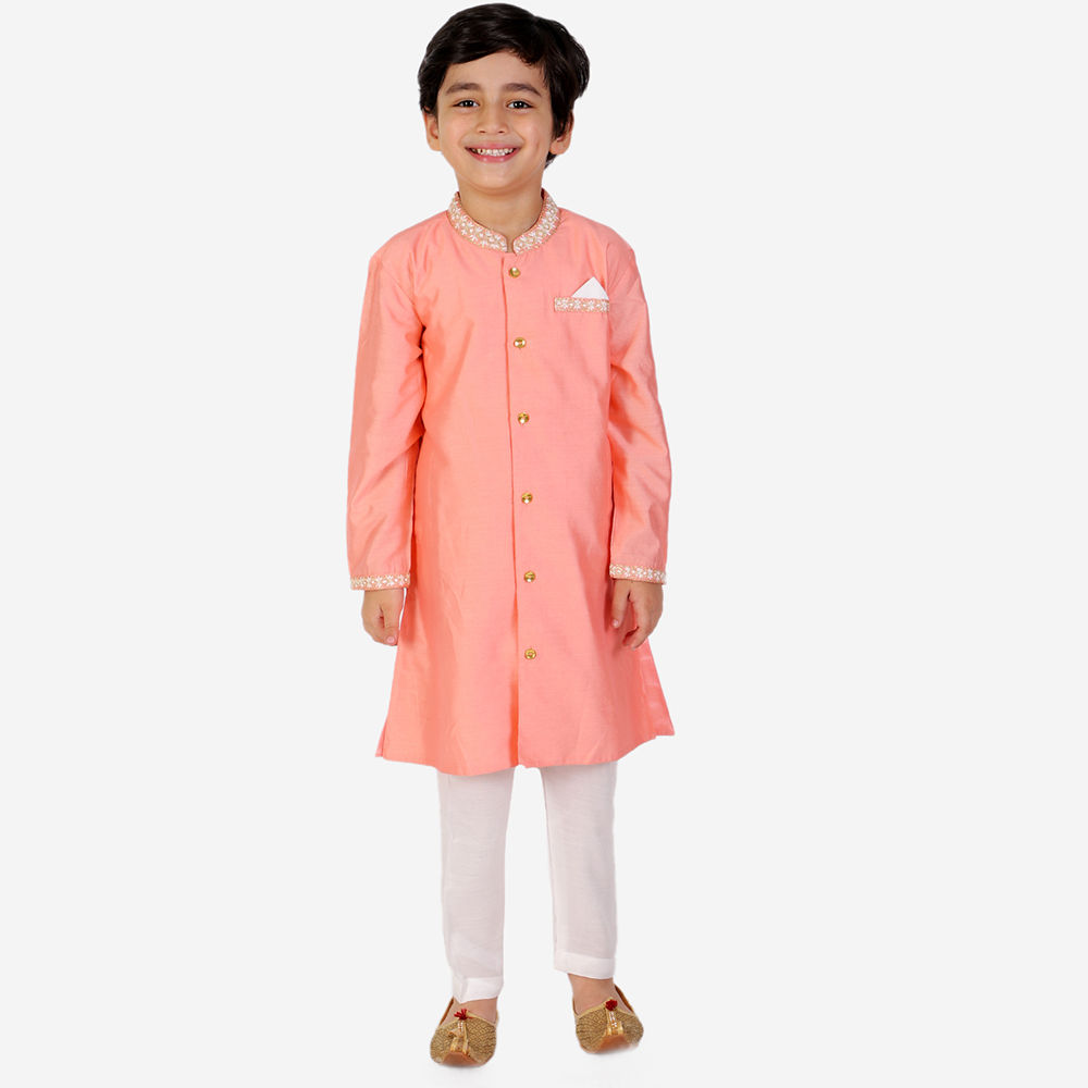 

features material silk blend fit type regular the actual product