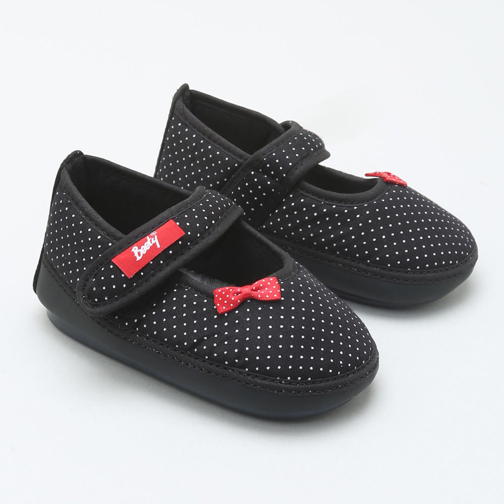 

features upper material 100 cloth sole material 100 padded the