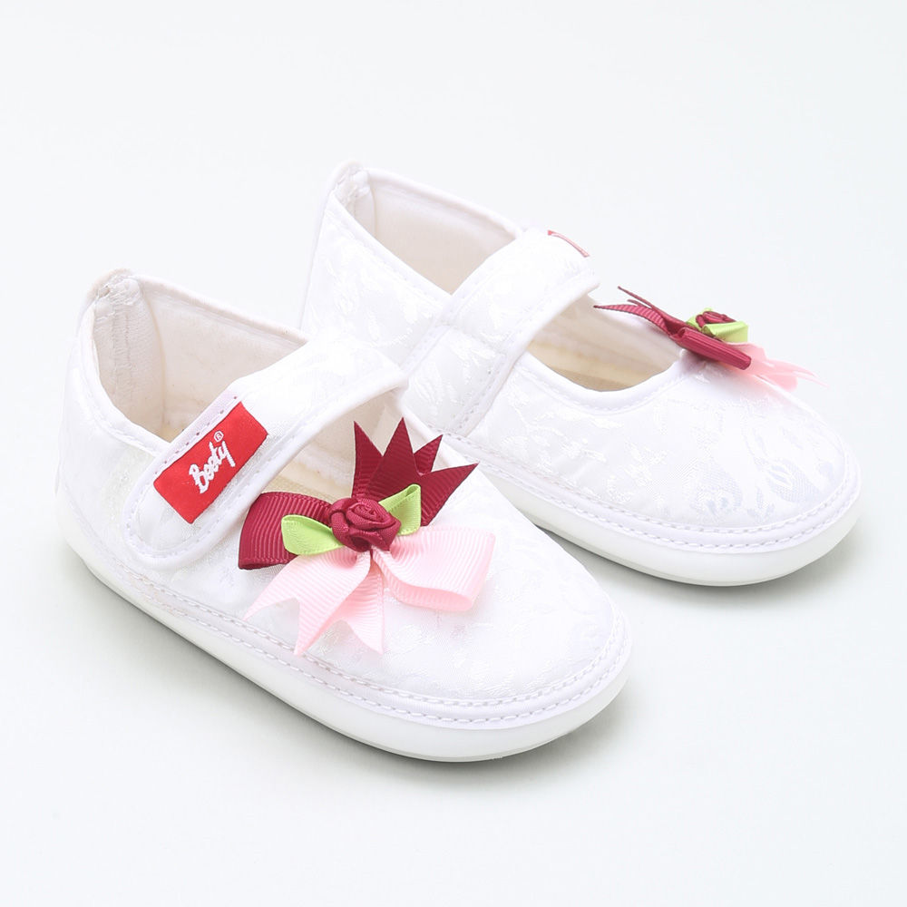 

features upper material 100 cloth sole material 100 padded the