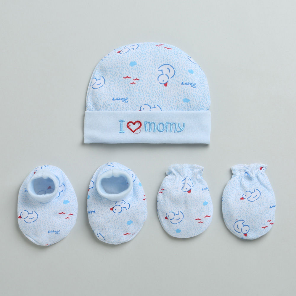 

baby caps are very soft and extra comfortable multi olor