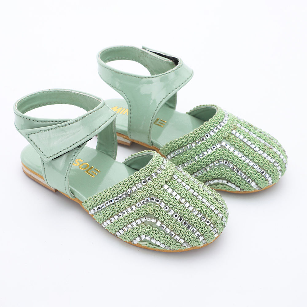 

features upper material fabric sole material eva the actual product