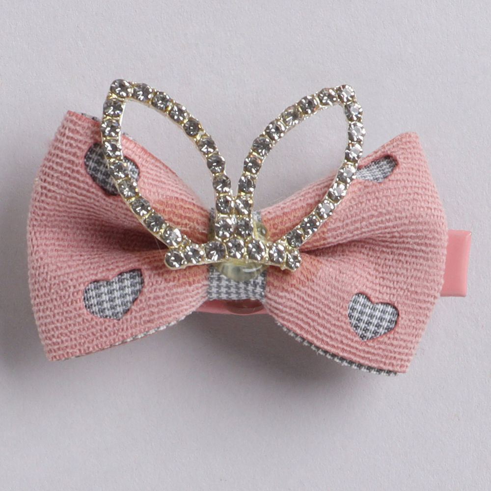 

the translucent hue of these crystal hairclips and simple design