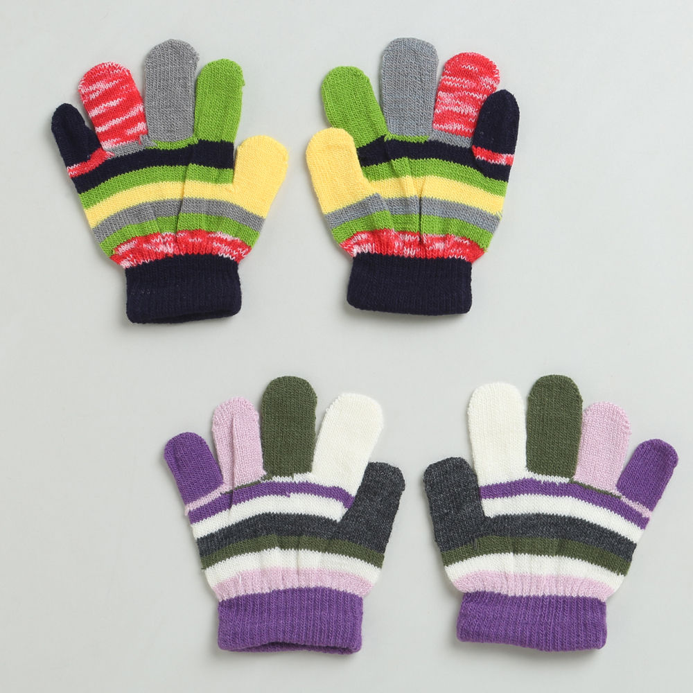 

features material 95 fleece and 5 fabric the actual product