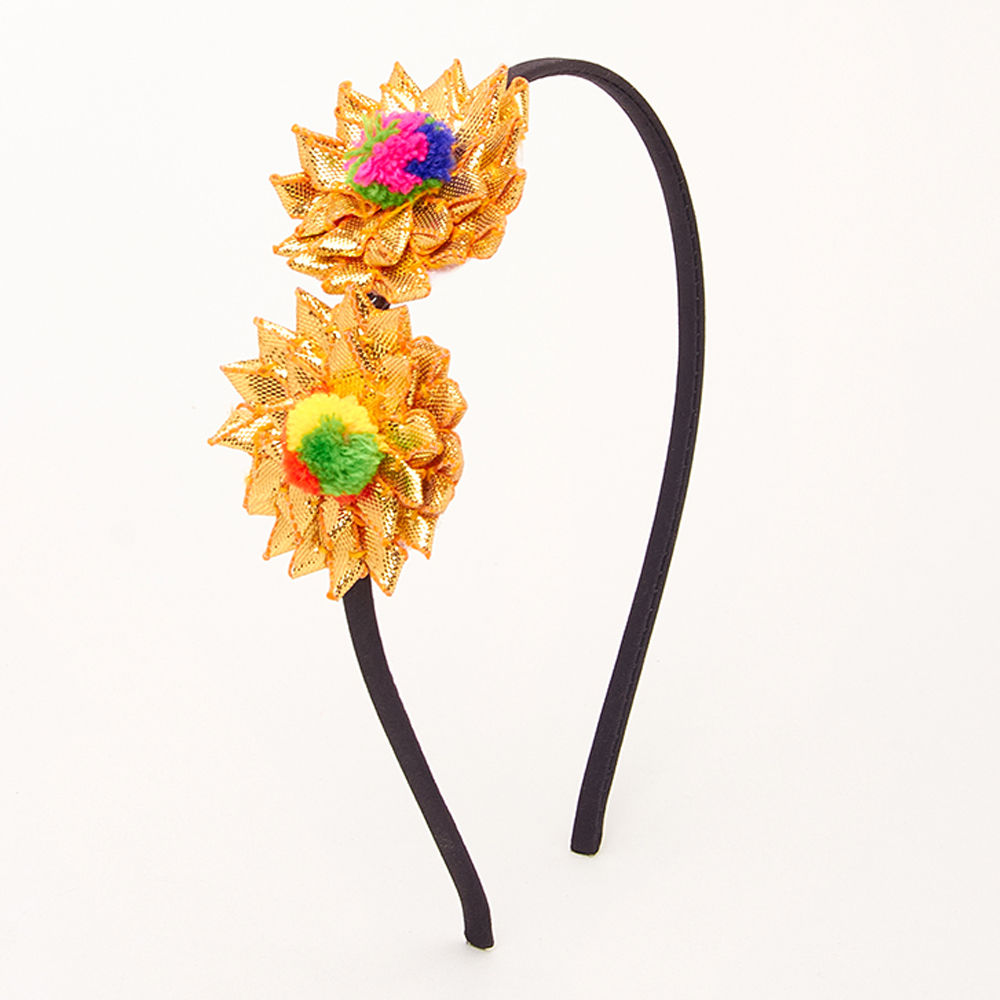 

these are simple yet fashionable beautiful hair accessories which are