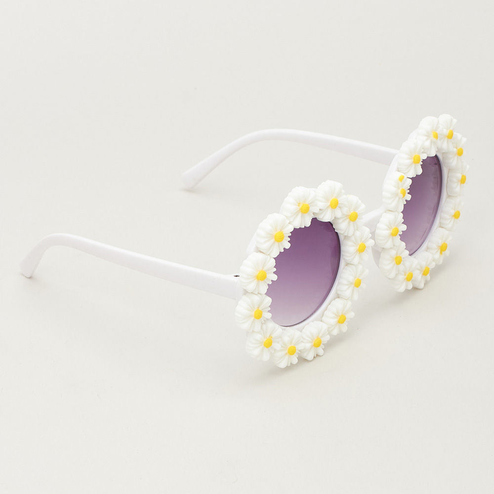 

cute sunglasses it brings a lot of compliments from strangers