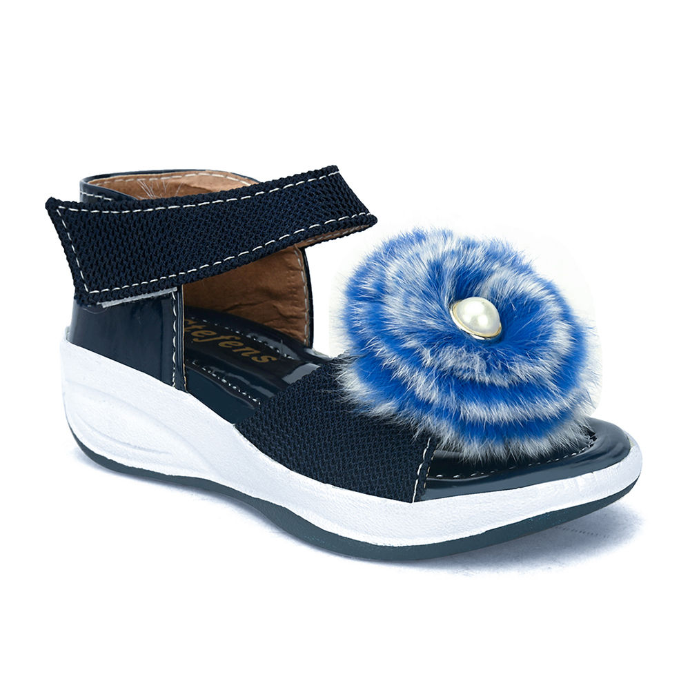 

features upper material 100 pvc sole material 100 synthetic the