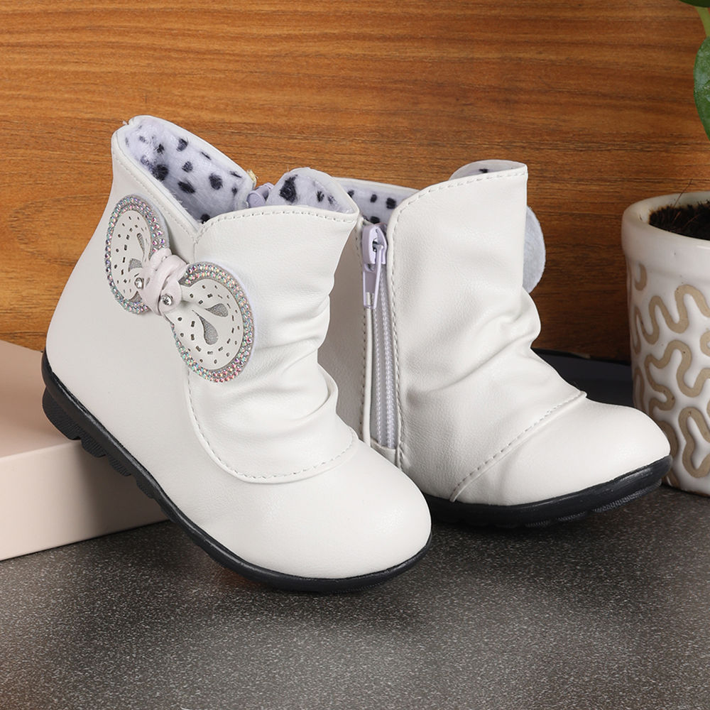 

features upper material suede sole material eva the actual product