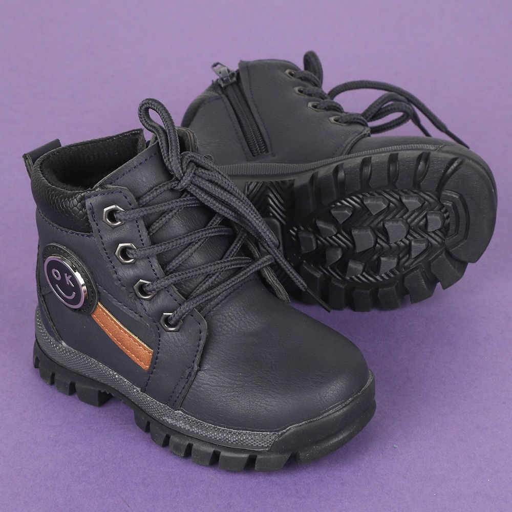 

features upper material synthetic pu sole material pvc the actual