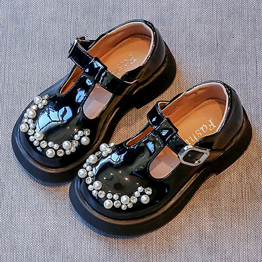 

features upper material 95 tpr 5 pu sole material 95