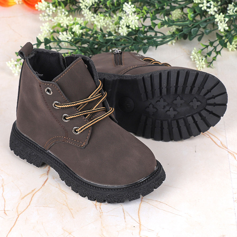 

features upper material synthetic pu sole material pvc the actual