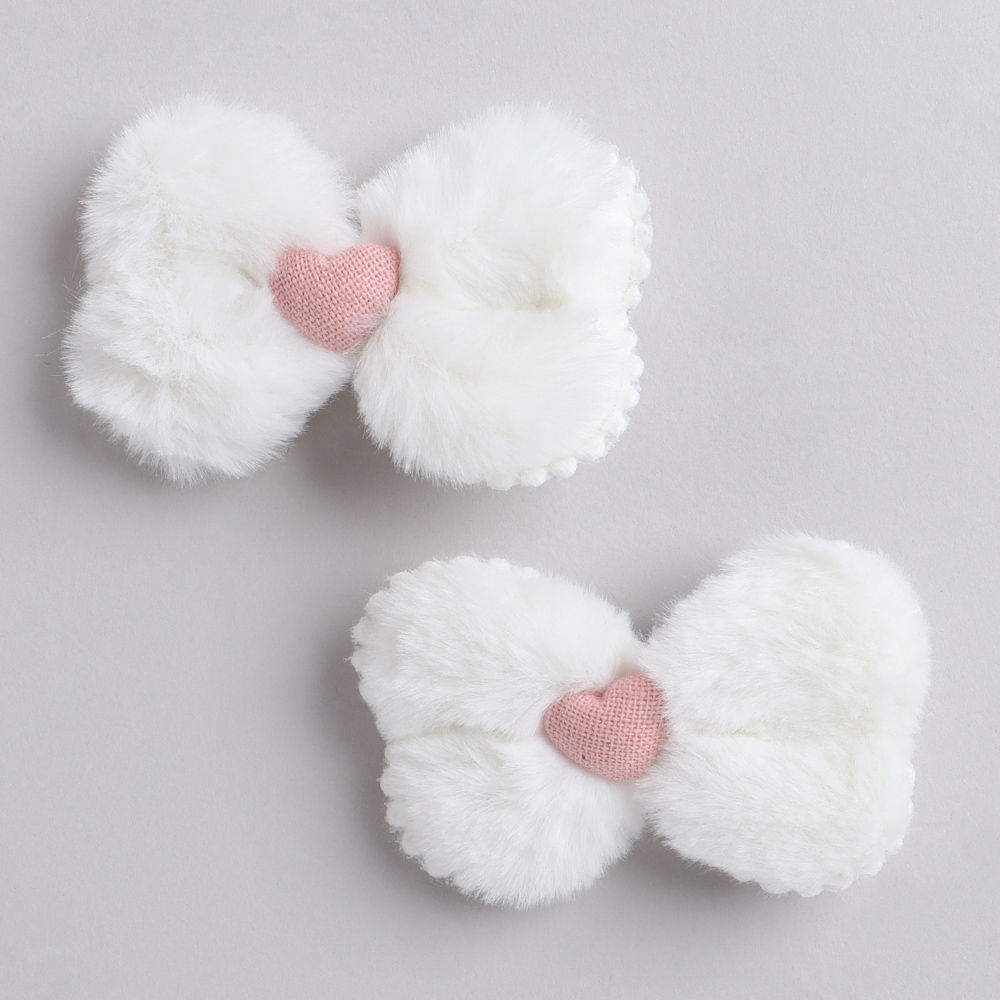

the translucent hue of these crystal hairclips and simple design