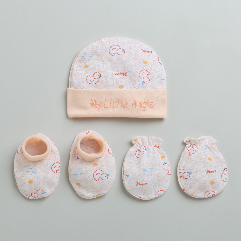 

baby caps are very soft and extra comfortable multi olor