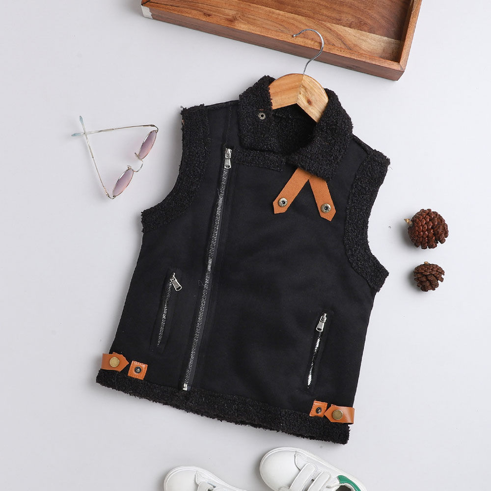 

features material 65 suede and 35 polyester the actual product