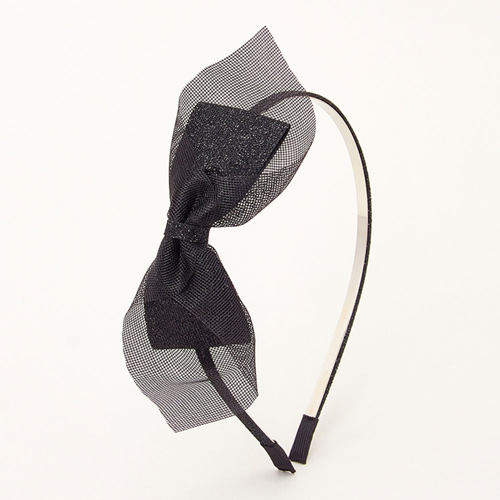 

these are simple yet fashionable beautiful hair accessories which are