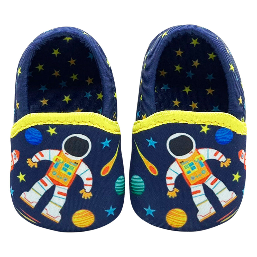 

features upper material 100 fabric sole material 100 eva the