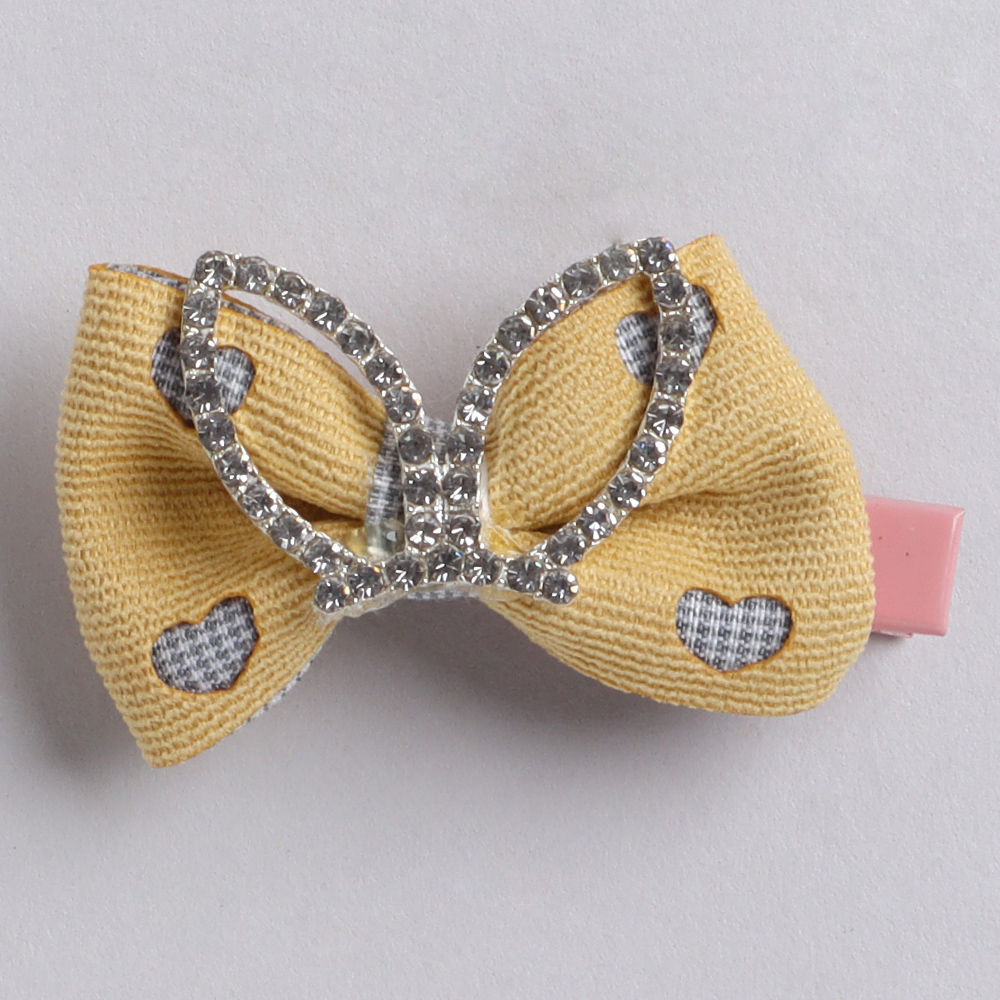 

the translucent hue of these crystal hairclips and simple design
