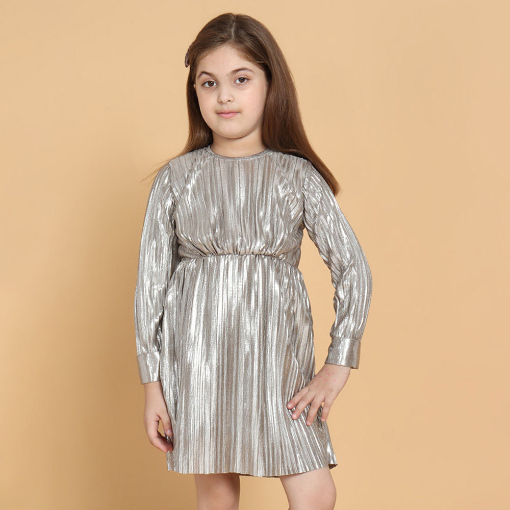 

features material 100 polyester fit type slim the actual product