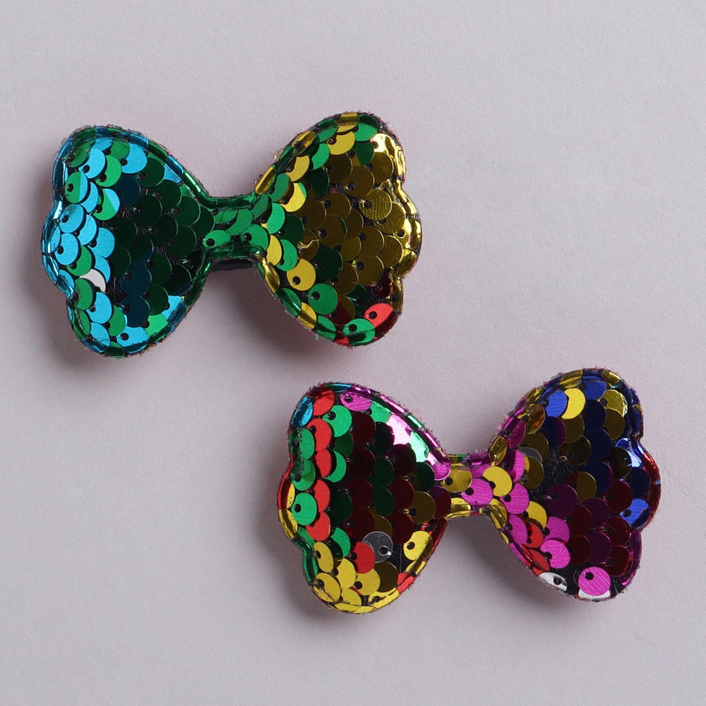 

the translucent hue of these crystal hairclips and simple design